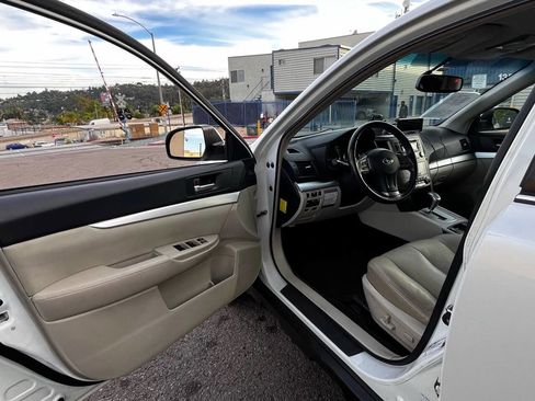 Used 2012 Subaru Outback 2.5i Premium w/ All-Weather Pkg image 30