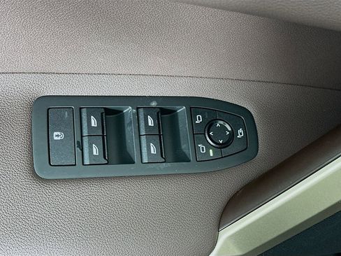 Used 2025 BMW iX xDrive50 image 21