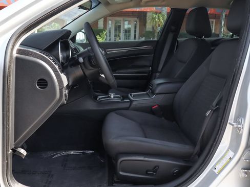 Used 2023 Chrysler 300 Touring w/ Sport Appearance Package RWD image 18
