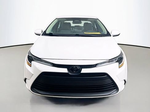 Used 2024 Toyota Corolla LE FWD image 2