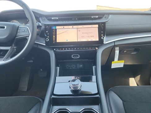 New 2026 Jeep Grand Cherokee Altitude image 11