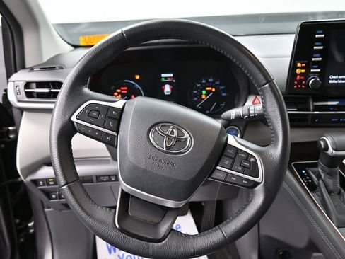 Used 2021 Toyota Sienna XLE FWD image 30