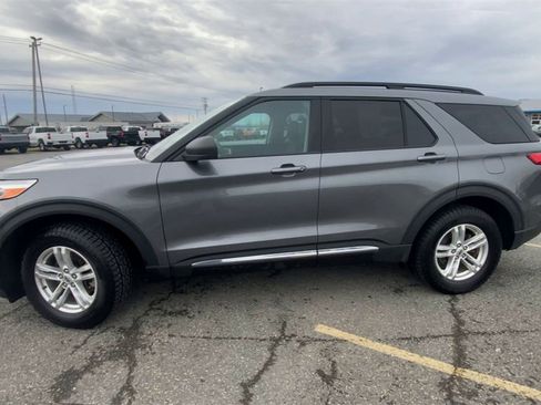 Used 2022 Ford Explorer XLT image 5