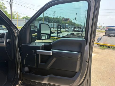 Used 2018 Ford F250 Platinum w/ Platinum Ultimate Package AWD/4WD image 18