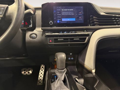 Used 2025 Toyota Camry SE FWD image 12