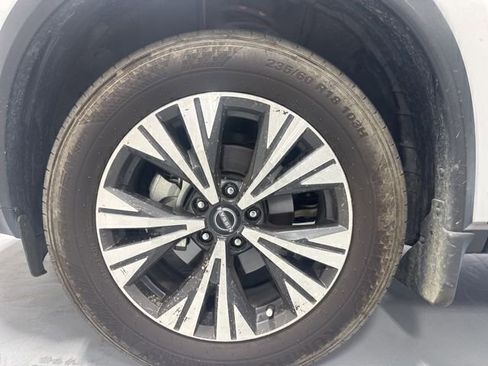 Used 2023 Nissan Rogue SV FWD image 11