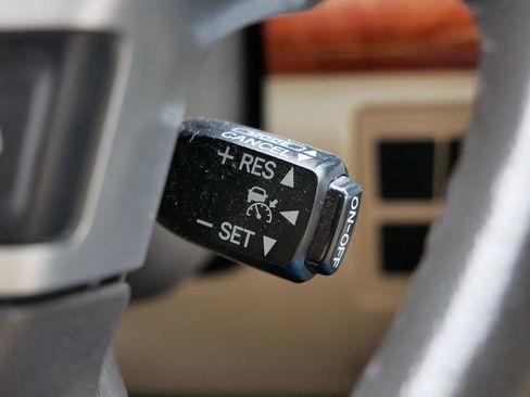 Used 2015 Toyota Land Cruiser image 54