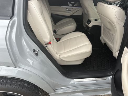 Used 2025 Mercedes-Benz GLS 450 4MATIC image 16