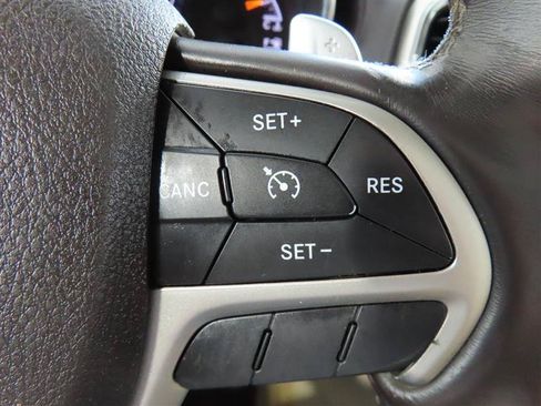 Used 2017 Jeep Grand Cherokee Overland AWD/4WD image 24