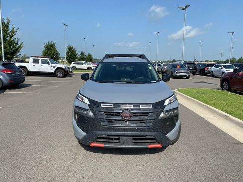 Used 2025 Nissan Rogue SV AWD/4WD image 2