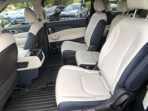 New 2026 Kia Carnival EX image 22