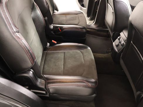 Used 2018 Ford Explorer XLT w/ Equipment Group 202A FWD image 16