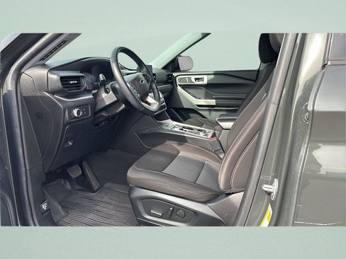 Used 2022 Ford Explorer XLT AWD/4WD image 9