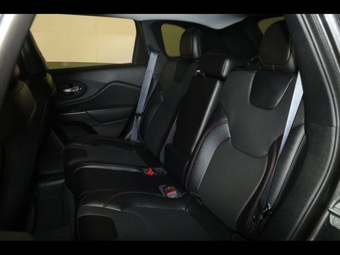 Used 2022 Jeep Cherokee Trailhawk w/ Premium Leather Package AWD/4WD image 27