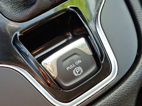 Used 2021 Jeep Cherokee Latitude Plus image 26