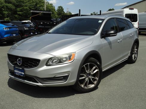 Used 2015 Volvo V60 T5 Cross Country w/ Protection Package AWD/4WD image 1