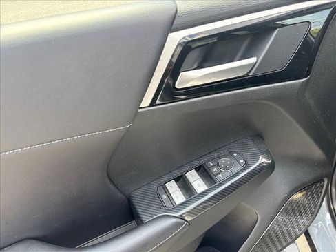 Used 2025 Mitsubishi Outlander SE FWD image 12