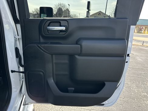 Used 2022 GMC Sierra 2500 Pro w/ Convenience Package image 17