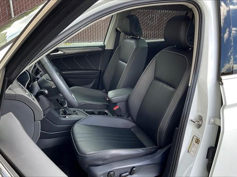 Certified 2022 Volkswagen Tiguan SE w/ Panoramic Sunroof Package image 24