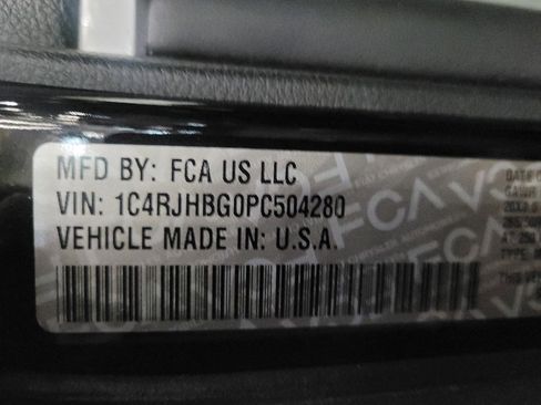 Used 2023 Jeep Grand Cherokee Limited w/ Black Appearance Package image 33