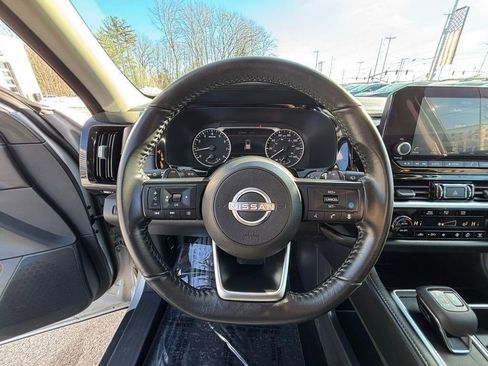 Used 2024 Nissan Pathfinder SV image 13