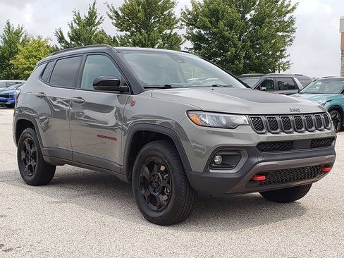 Used 2023 Jeep Compass Trailhawk w/ Trailhawk Convenience Group AWD/4WD image 8