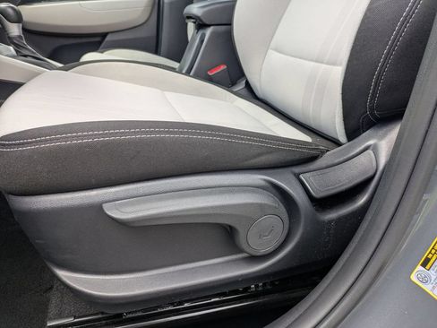 Used 2025 Hyundai Venue SEL FWD image 14