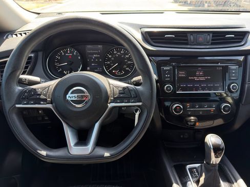 Used 2020 Nissan Rogue S FWD image 25