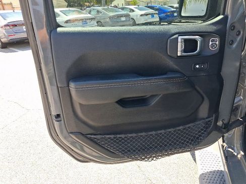 Used 2019 Jeep Wrangler Unlimited Sahara AWD/4WD image 21