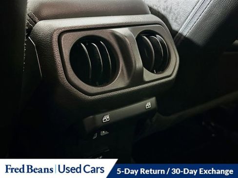 Used 2022 Jeep Wrangler Unlimited Sahara w/ Cold Weather Group AWD/4WD image 27