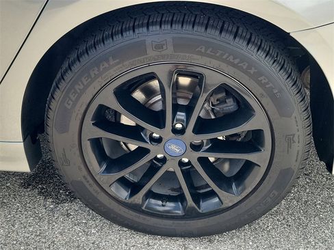 Used 2020 Ford Fusion SE image 12