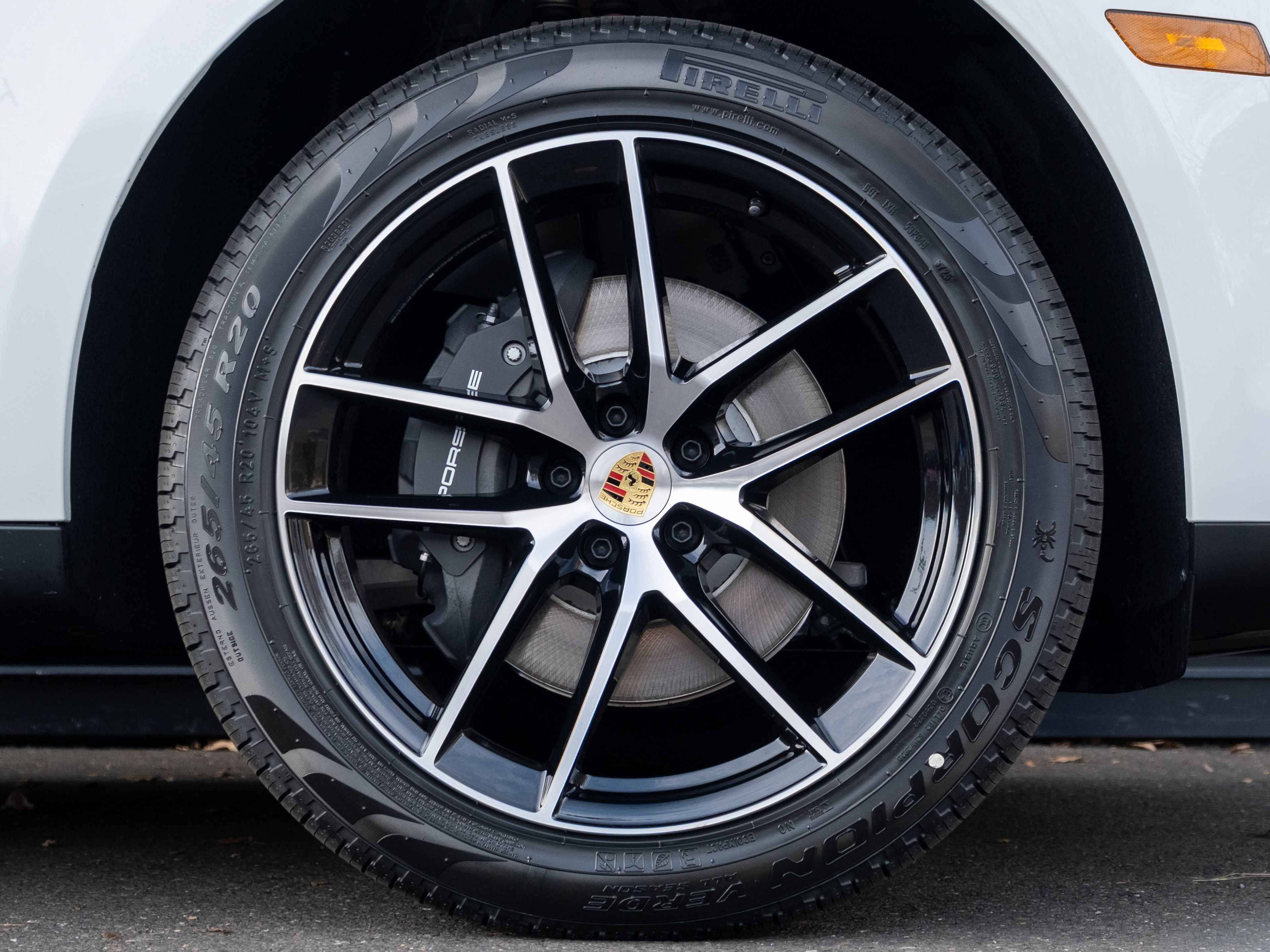Certified 2026 Porsche Macan AWD/4WD image 15