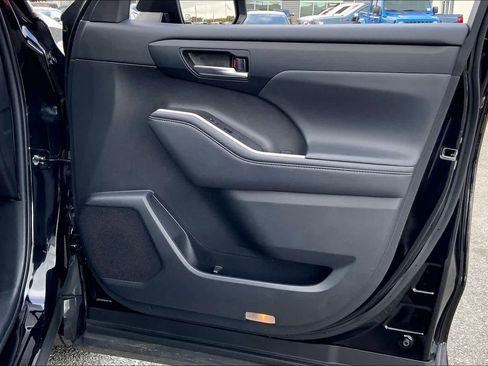 Used 2022 Toyota Highlander XSE image 22