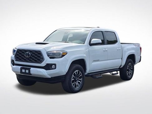 Used 2022 Toyota Tacoma TRD Sport w/ TRD Premium Sport Package AWD/4WD image 5