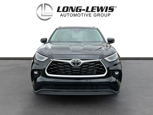 Used 2023 Toyota Highlander XLE AWD/4WD image 11