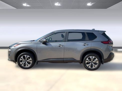 Used 2023 Nissan Rogue SV image 2