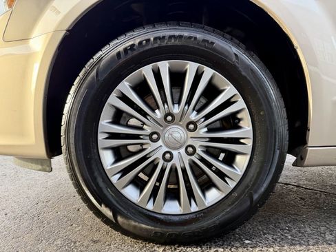 Used 2014 Chrysler Town & Country Touring-L w/ Trailer Tow Group FWD image 31