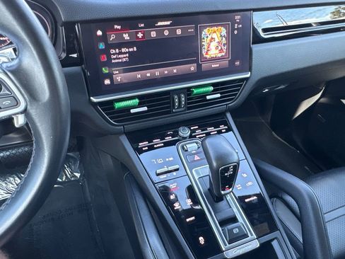Used 2022 Porsche Cayenne Base image 27