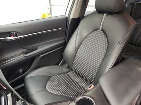 Used 2021 Toyota Camry SE FWD image 16