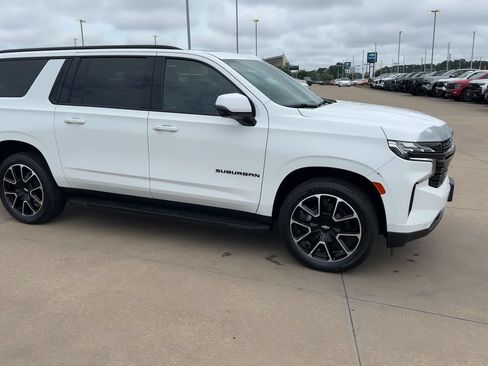 Used 2022 Chevrolet Suburban RST w/ Luxury Package AWD/4WD image 3