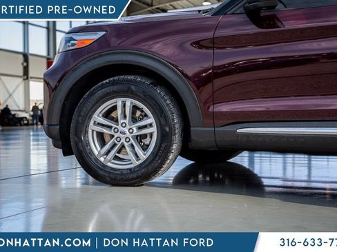 Certified 2022 Ford Explorer XLT w/ Class IV Trailer Tow Package AWD/4WD image 39