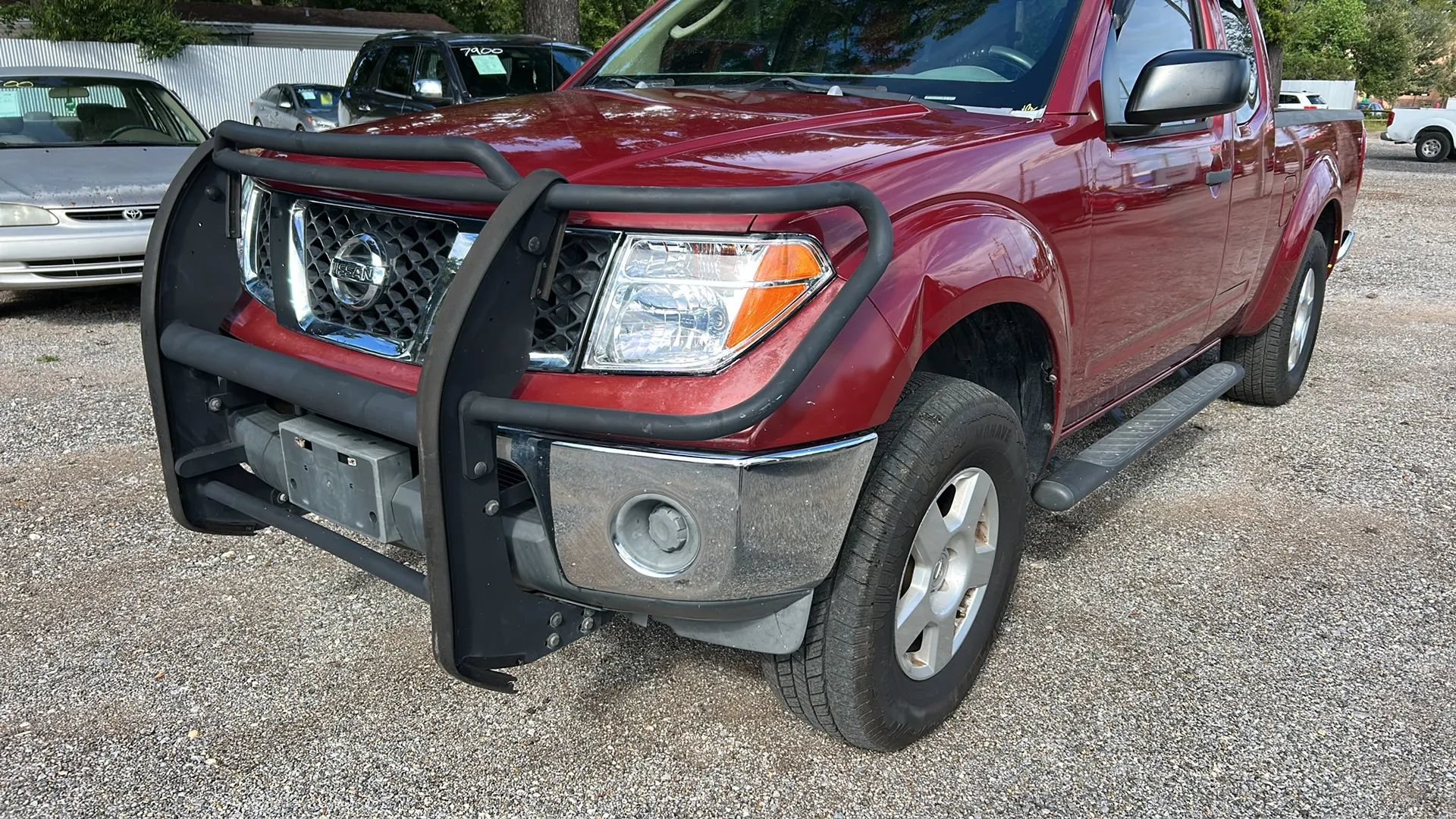 Used 2007 Nissan Frontier SE w/ SE Value Truck Pkg RWD image 2