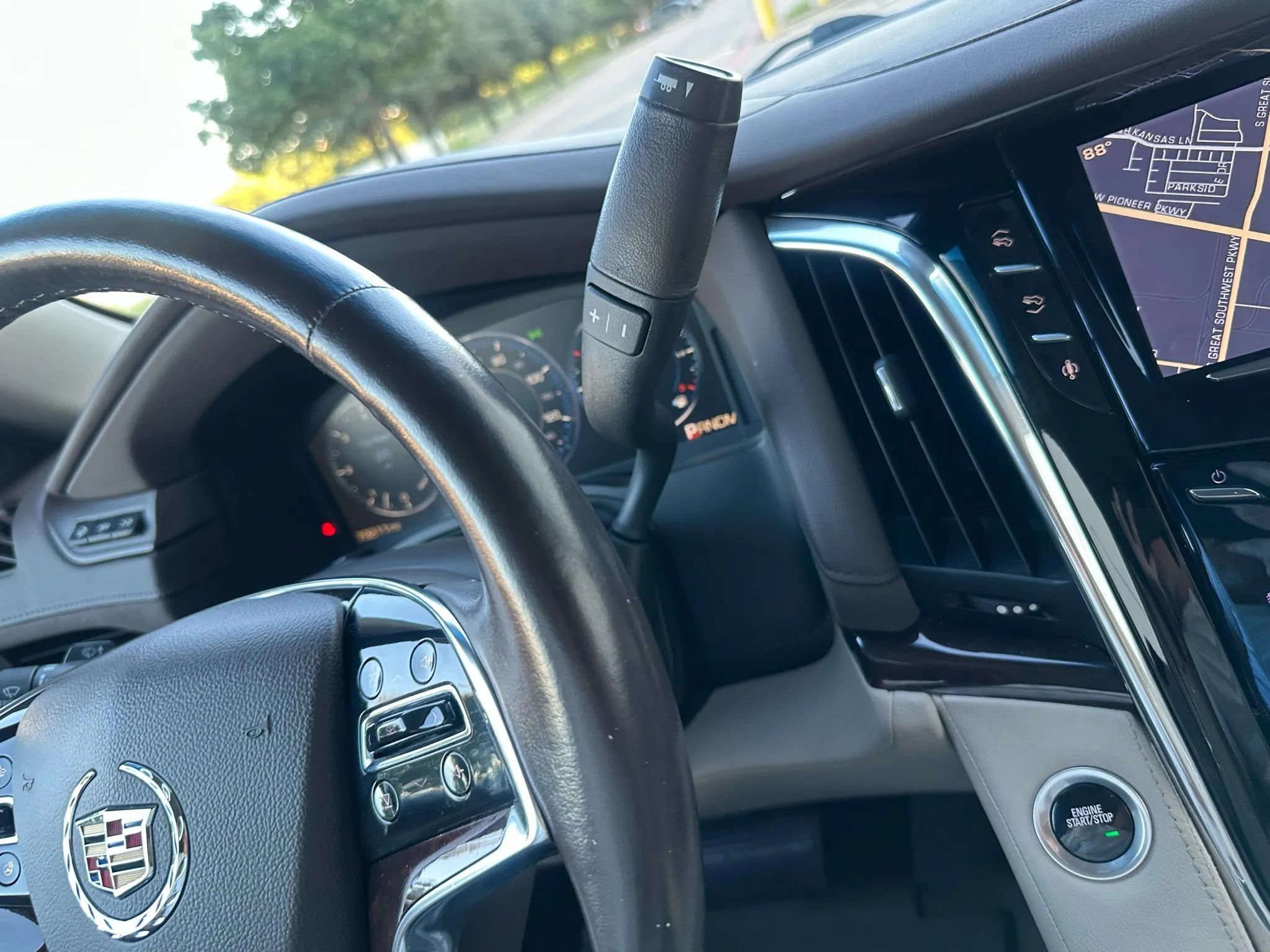 Used 2015 Cadillac Escalade Luxury AWD/4WD image 40