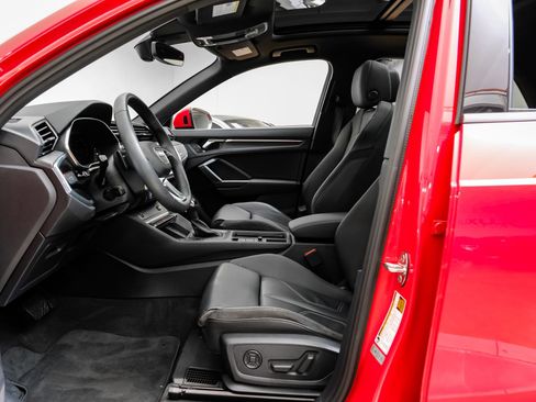 Used 2023 Audi Q3 2.0T Premium Plus w/ Premium Plus Package image 4