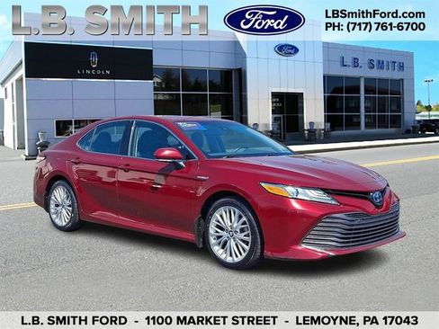 Used 2018 Toyota Camry XLE FWD image 1