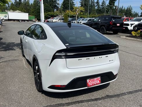 Certified 2026 Toyota Prius Plug-In Hybrid FWD image 9