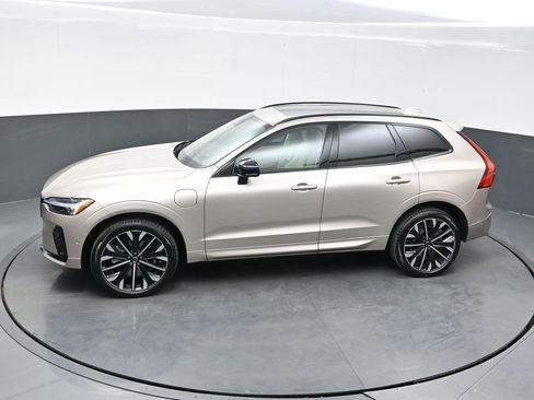 New 2026 Volvo XC60 T8 Ultra w/ Protection Package Premier AWD/4WD image 33