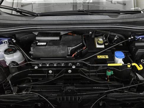 Used 2024 Audi Q4 e-tron Prestige image 24