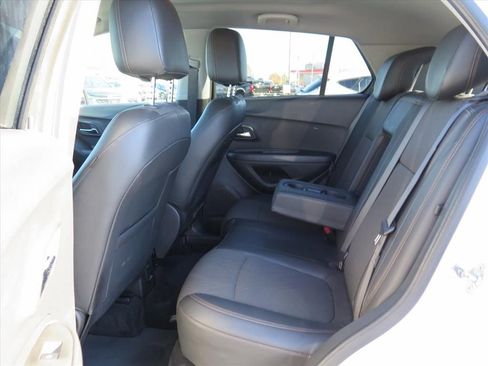 Used 2020 Chevrolet Trax LT w/ LT Convenience Package image 16