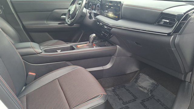 Certified 2025 Nissan Kicks SR FWD image 23